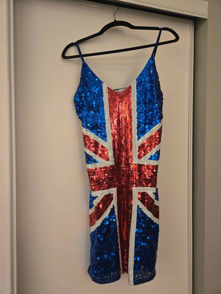 Union Jack Sequin Dress & Faux Fur Shawl - photo 5