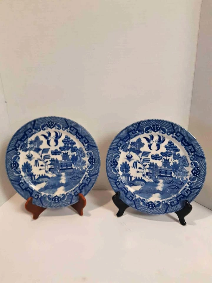 Blue Willow dinner plates