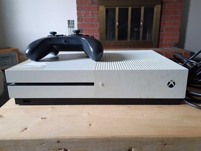 Microsoft Xbox One S