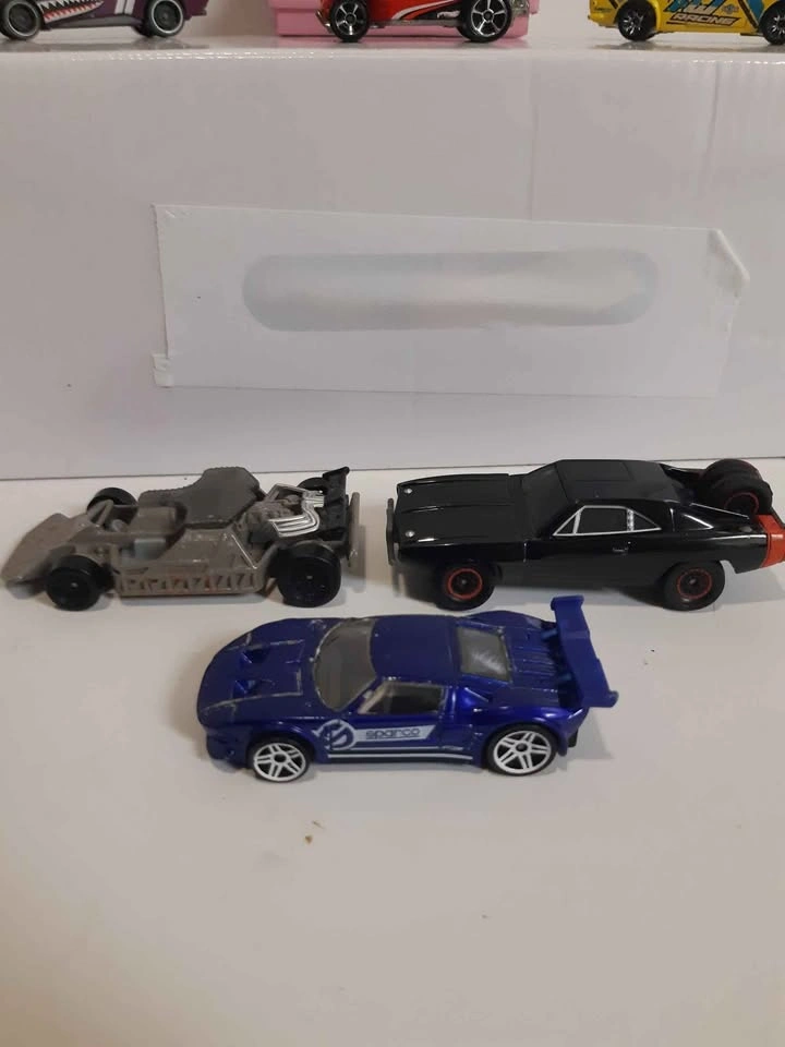 Hot Wheels Die-Cast Cars Lot - photo 2