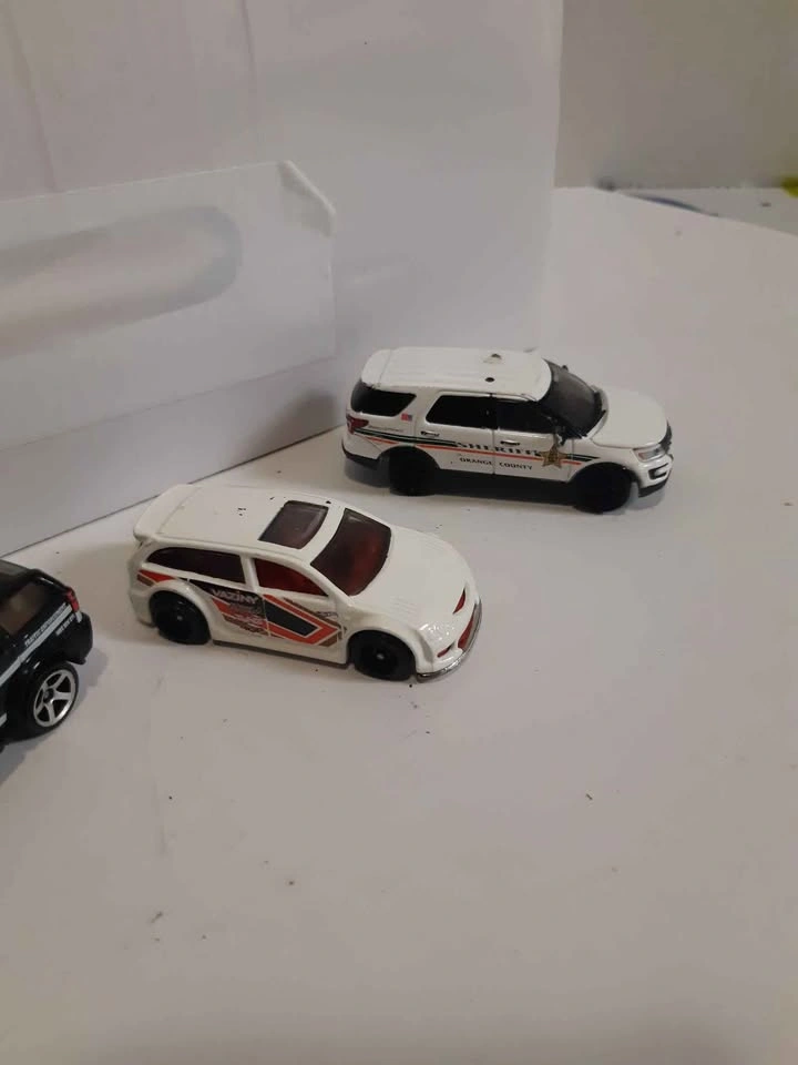 Assorted Hot Wheels and Matchbox Die-Cast Toy Car Lot - photo 3
