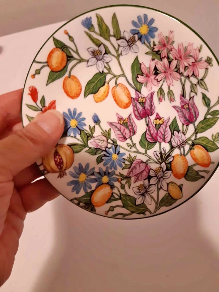 Hudson Middleton 'Marbella' Holiday Memories Fine Bone China Pla