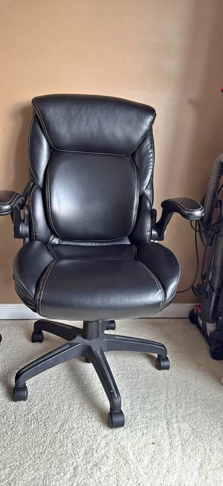 Very good chair, great condition