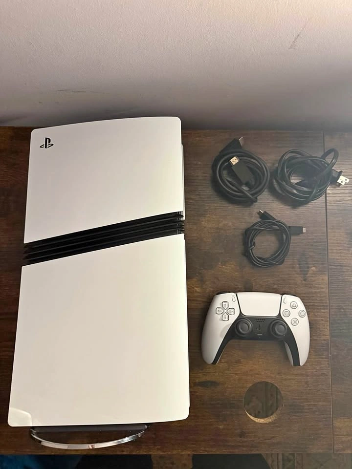 NEW PS5 PRO EXCELLENT CONDITION