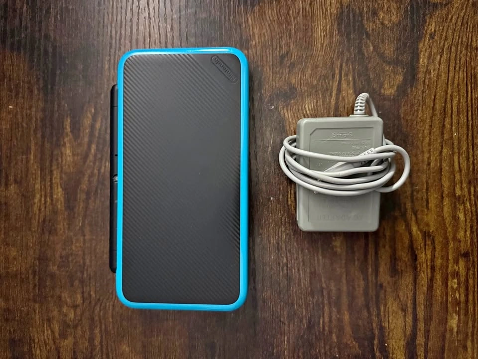 EXCELLENT CONDITION 2DS XL