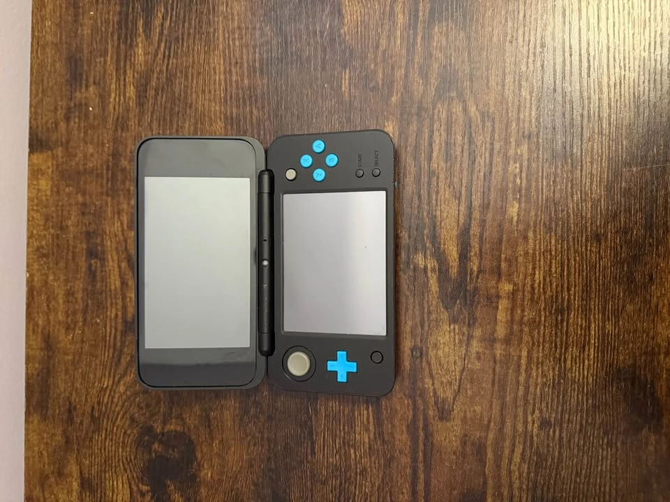 NEW Nintendo 2DS XL BUNDLE - photo 2