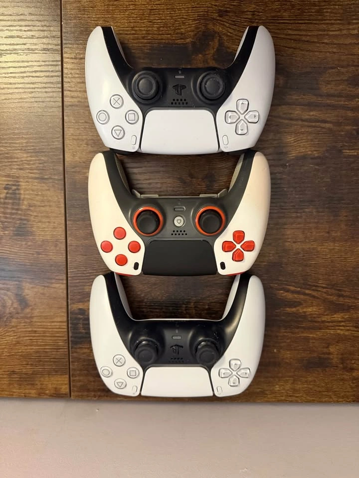 NEW PS5 PRO BUNDLE - photo 2