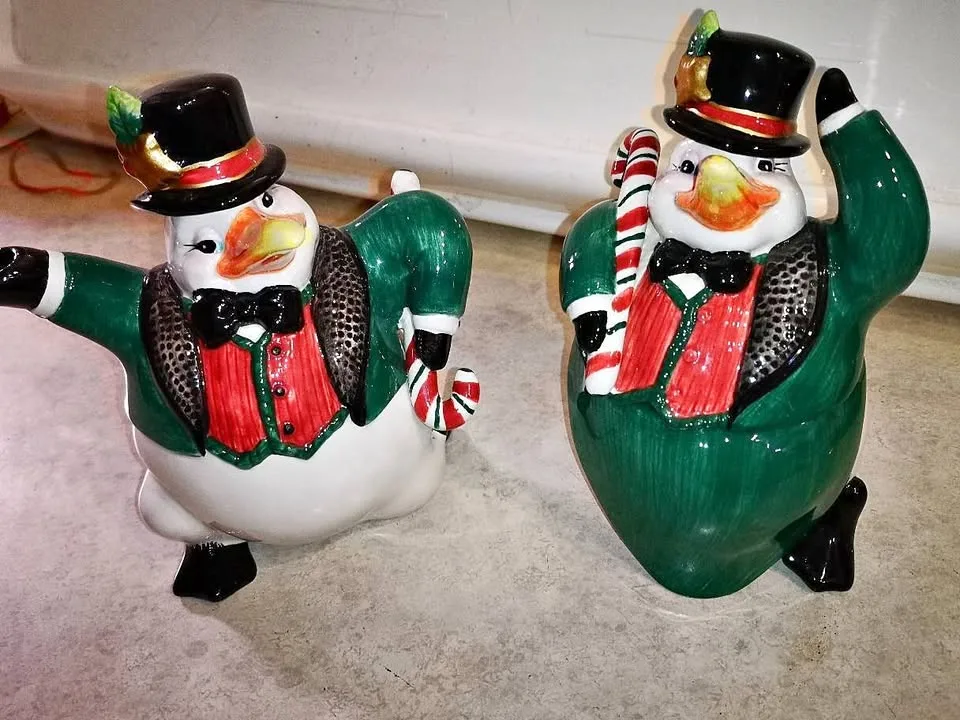 Fritz & Floyd Essentials Holiday Penguin Creamer and Sugar thumbnail