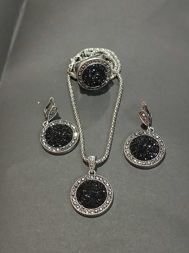 New Black Sparkle Necklace, Earrings & Ring Jewelry Set