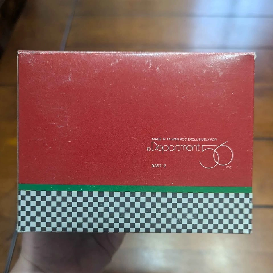 Department 56 - Merry Makers - Thaddeus The Tobogganist - photo 5