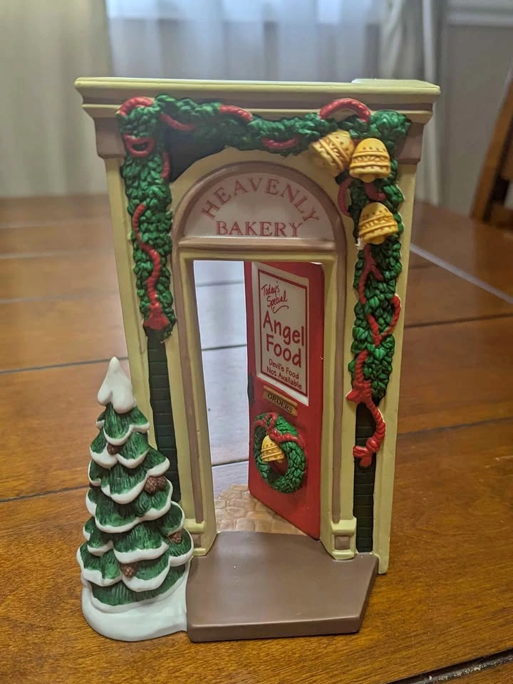 Department 56 - Merry Makers - Heavenly Bakery Entrance