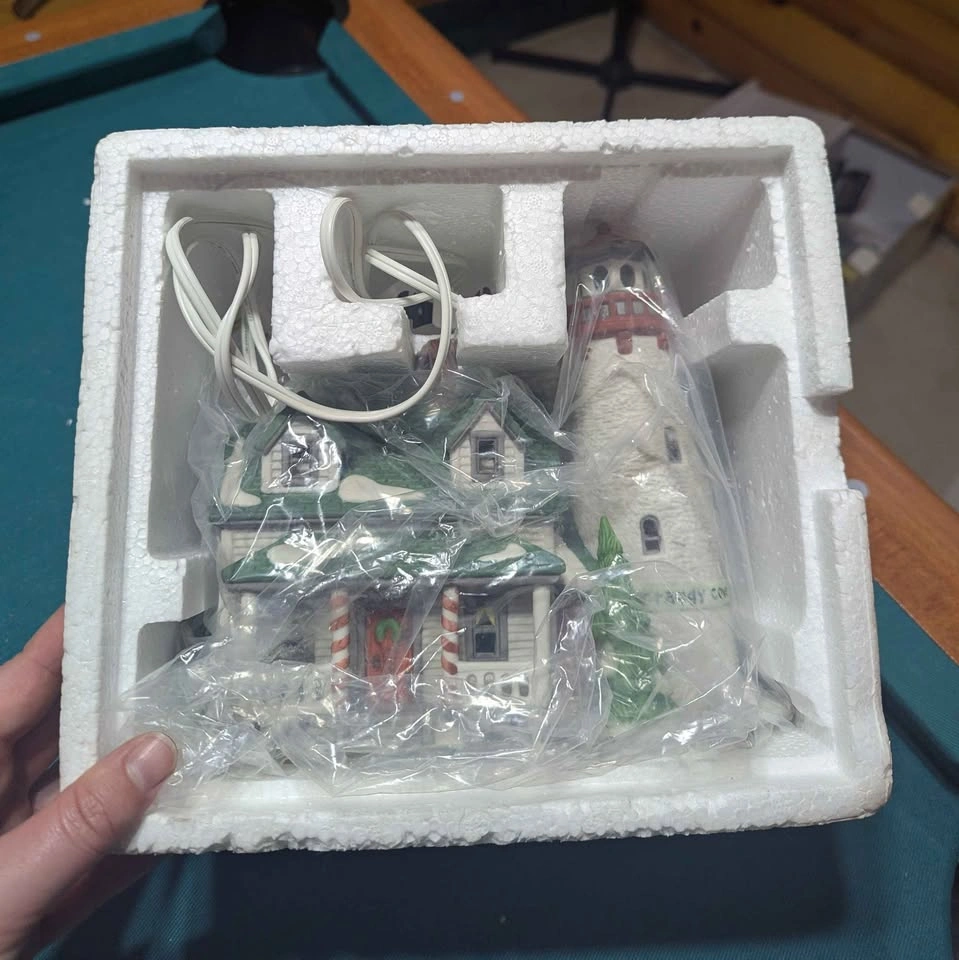 Department 56 - New England Village Series - Craggy Cove Lightho - photo 4