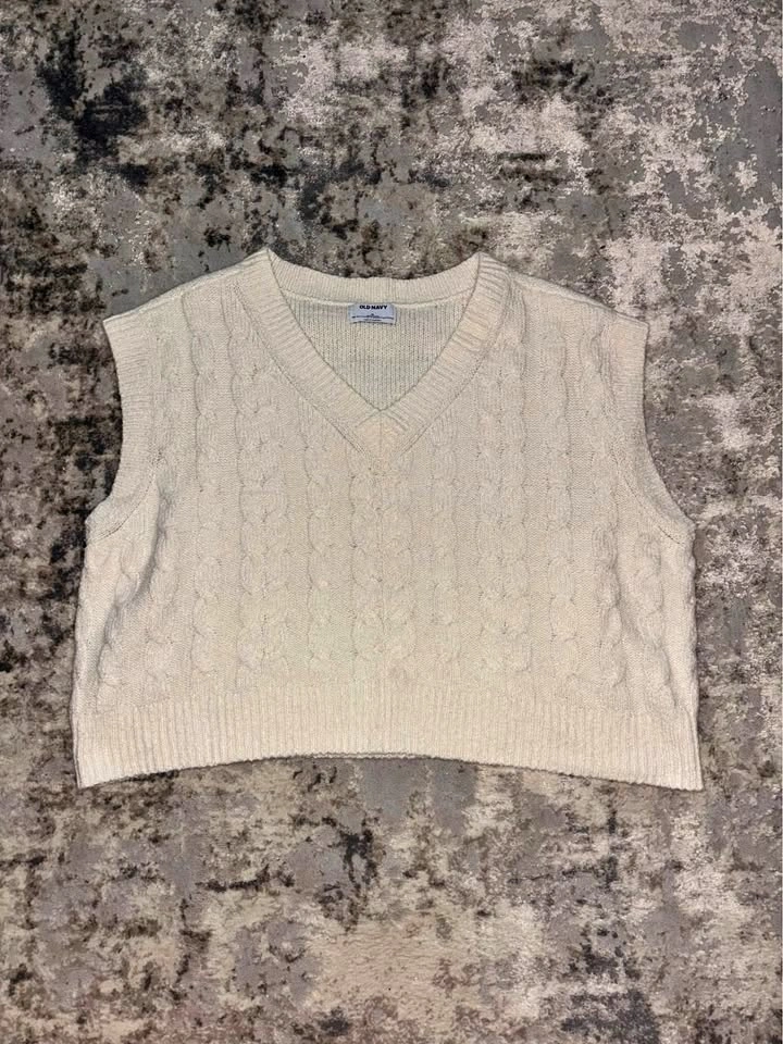 Oversized Old navy white vest