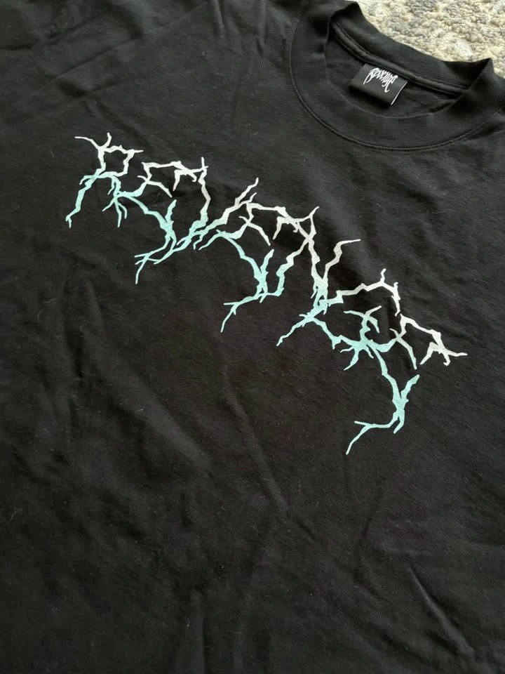 EXCLUSIVE REVENGE GRADIENT LIGHTNING TEE BLACK - photo 2
