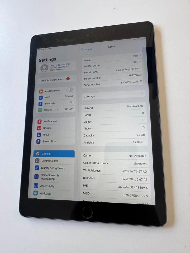 iPad 5th Gen 32GB Wi-Fi + Cellular (89% Battery health)