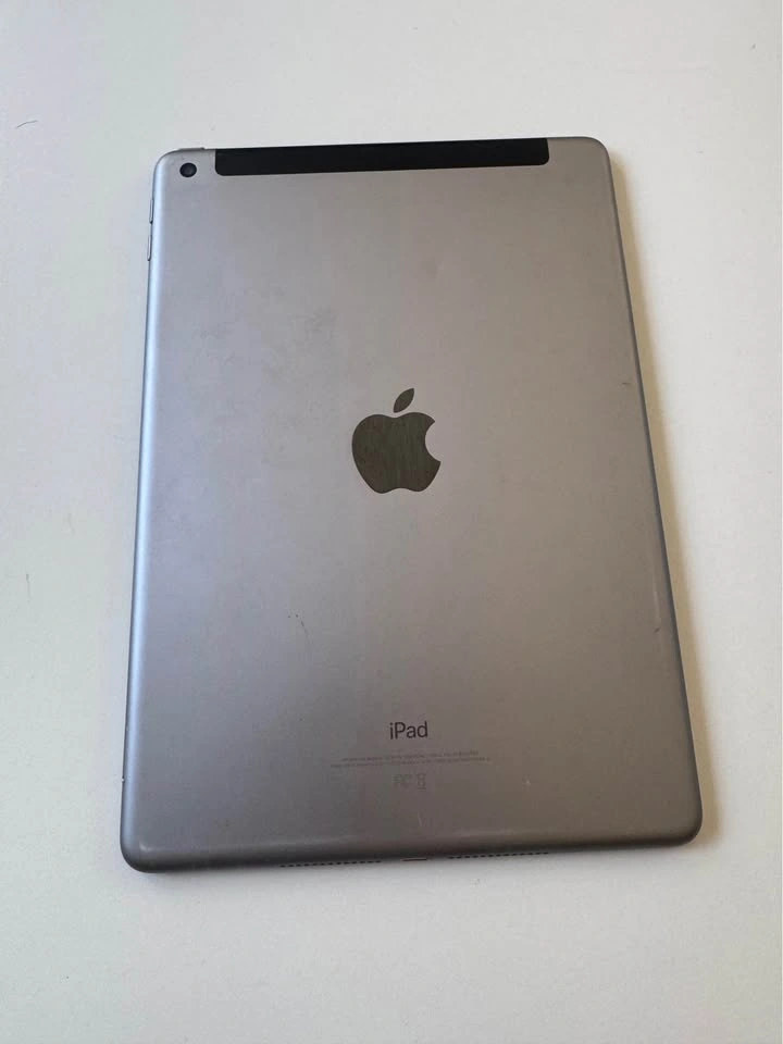 iPad 5th Gen 32GB Wi-Fi + Cellular (89% Battery health) - photo 2
