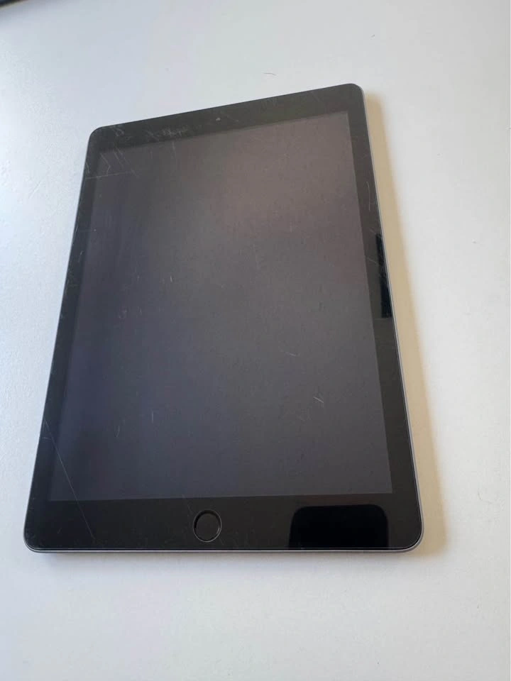 iPad 5th Gen 32GB Wi-Fi + Cellular (89% Battery health) - photo 3