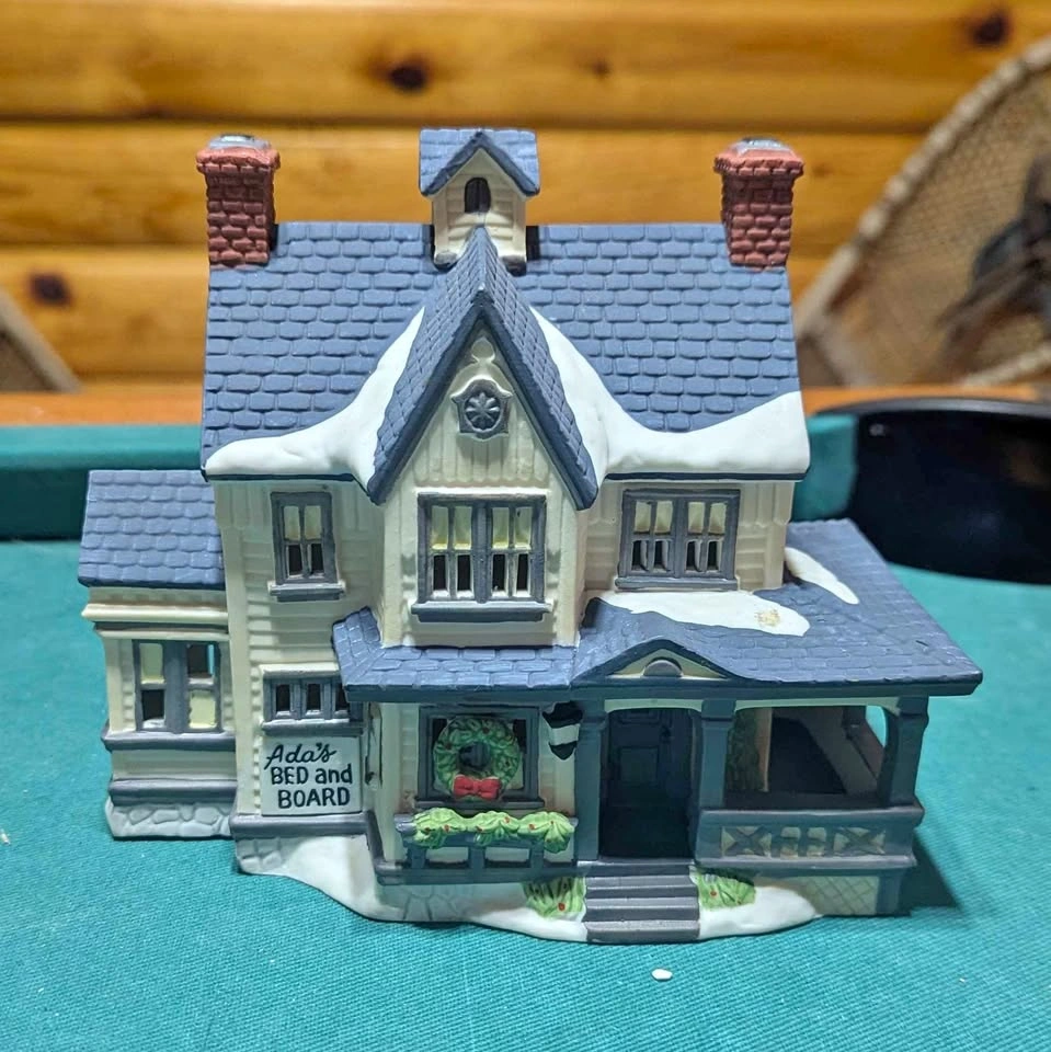 Department 56 - New England Village Series - Boarding House