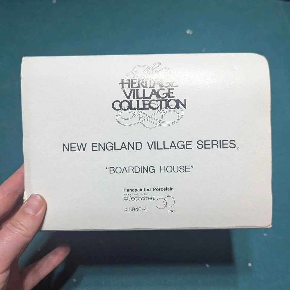 Department 56 - New England Village Series - Boarding House - photo 2