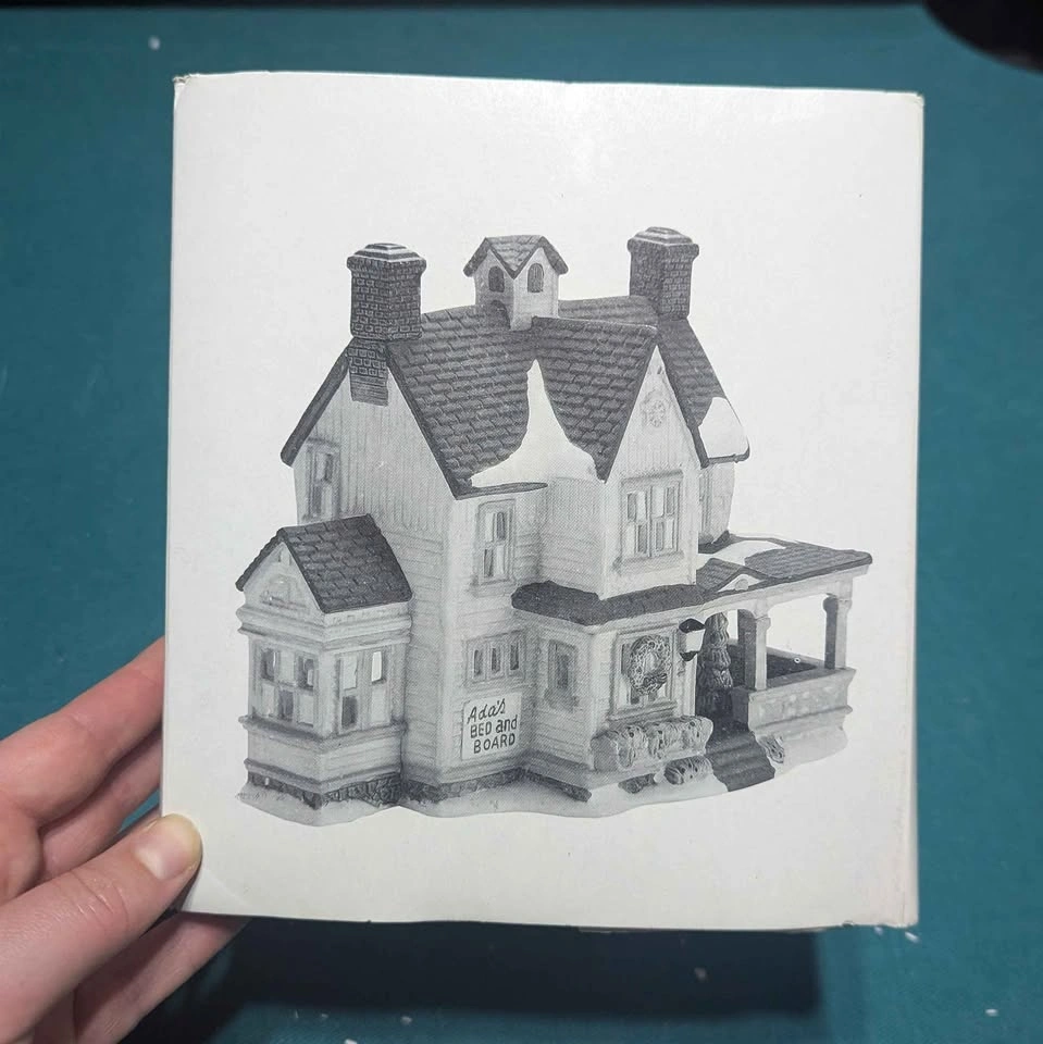 Department 56 - New England Village Series - Boarding House - photo 3