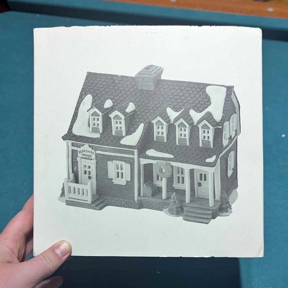 Department 56 - New England Village Series - Berkshire House