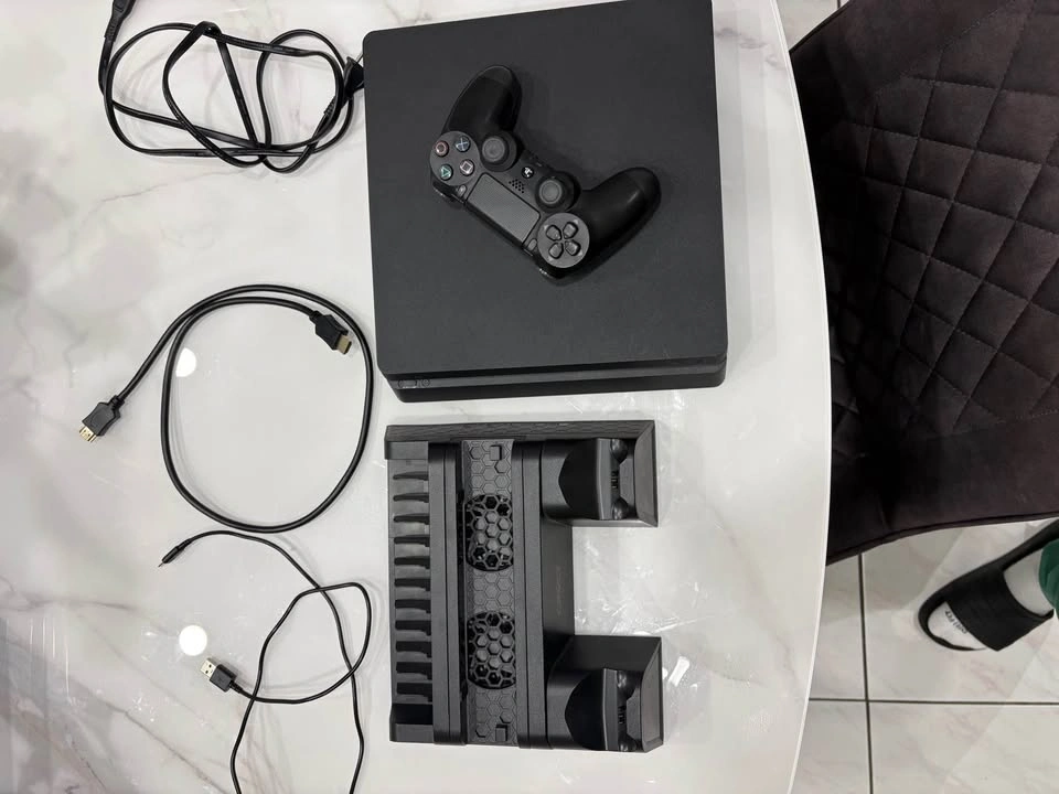 500 GB PS4 Slim - photo 2