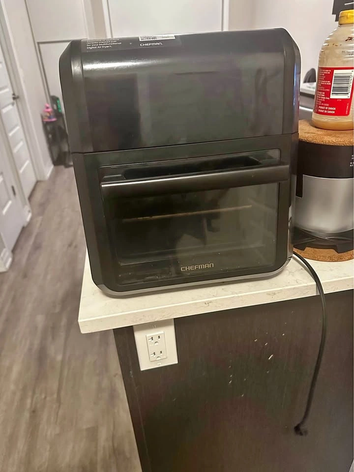 Moving sale: Chefman air fryer black