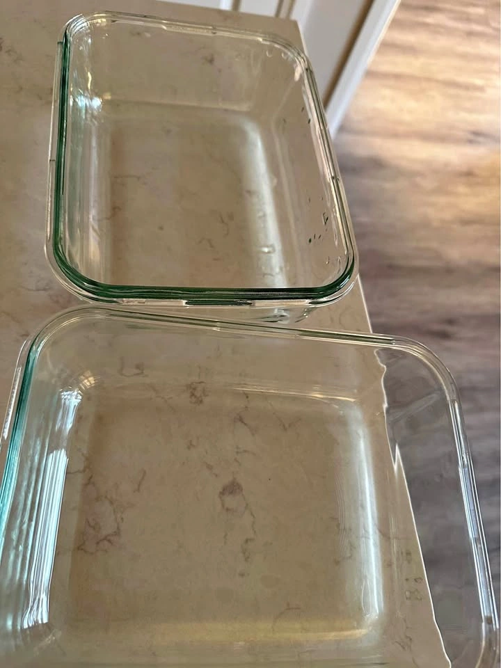 Moving sale: Glass containers in different sizes