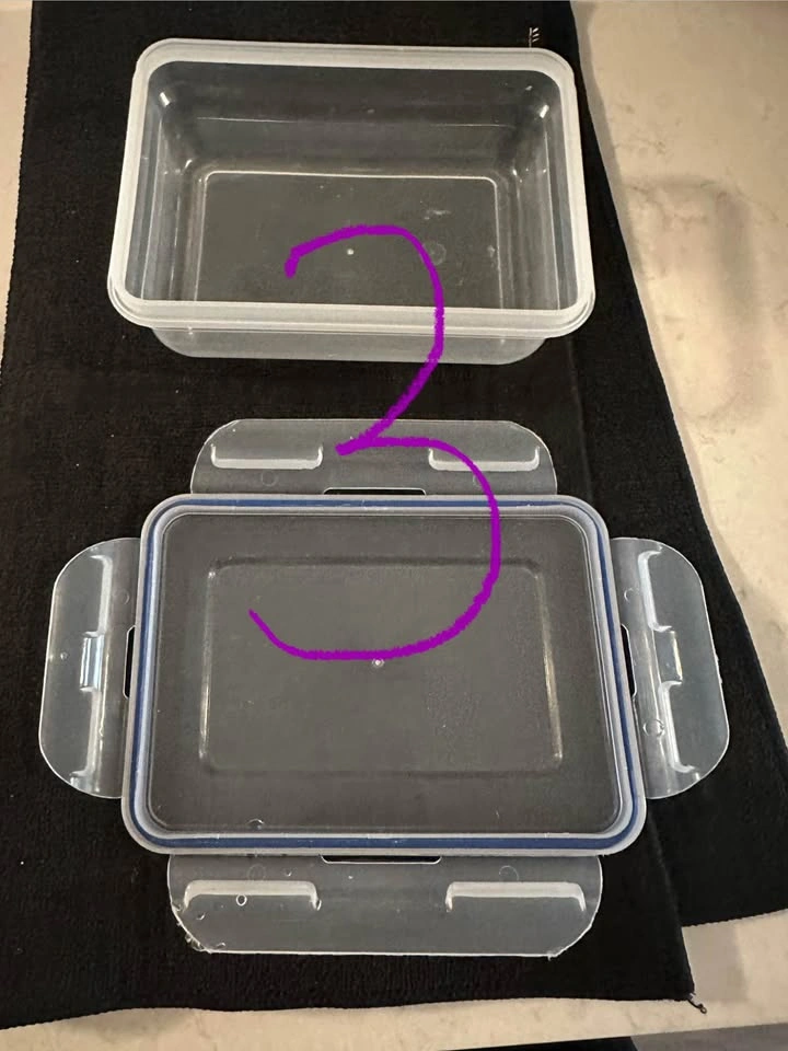 Moving sale: Plastic white container with side lock - photo 2