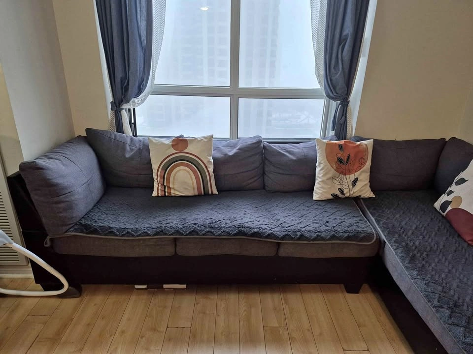 Large 6-Seater Sectional + Ottoman (Must Go!)