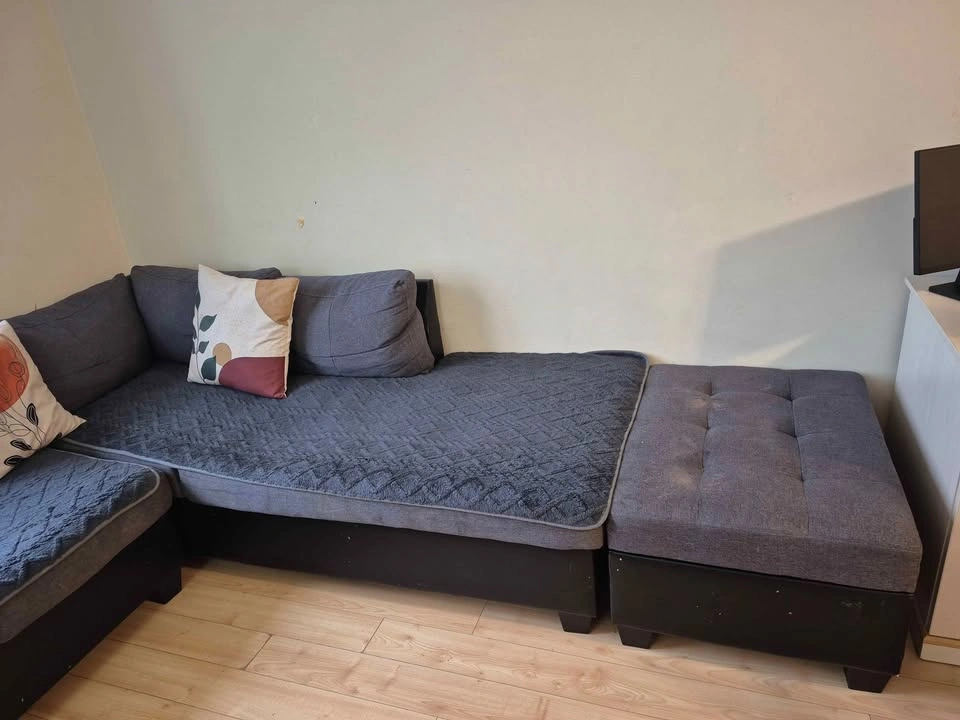 Large 6-Seater Sectional + Ottoman (Must Go!) - photo 2