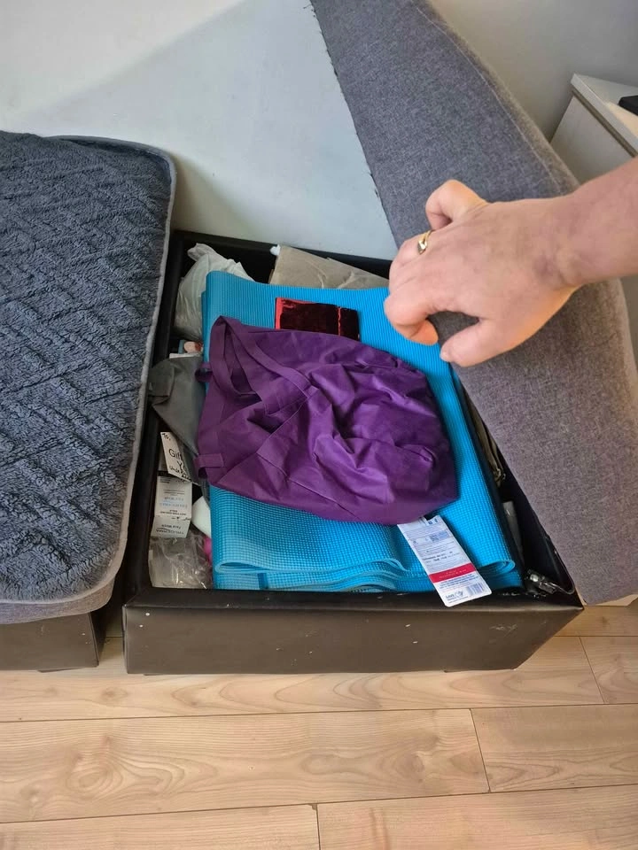 Large 6-Seater Sectional + Ottoman (Must Go!) - photo 4