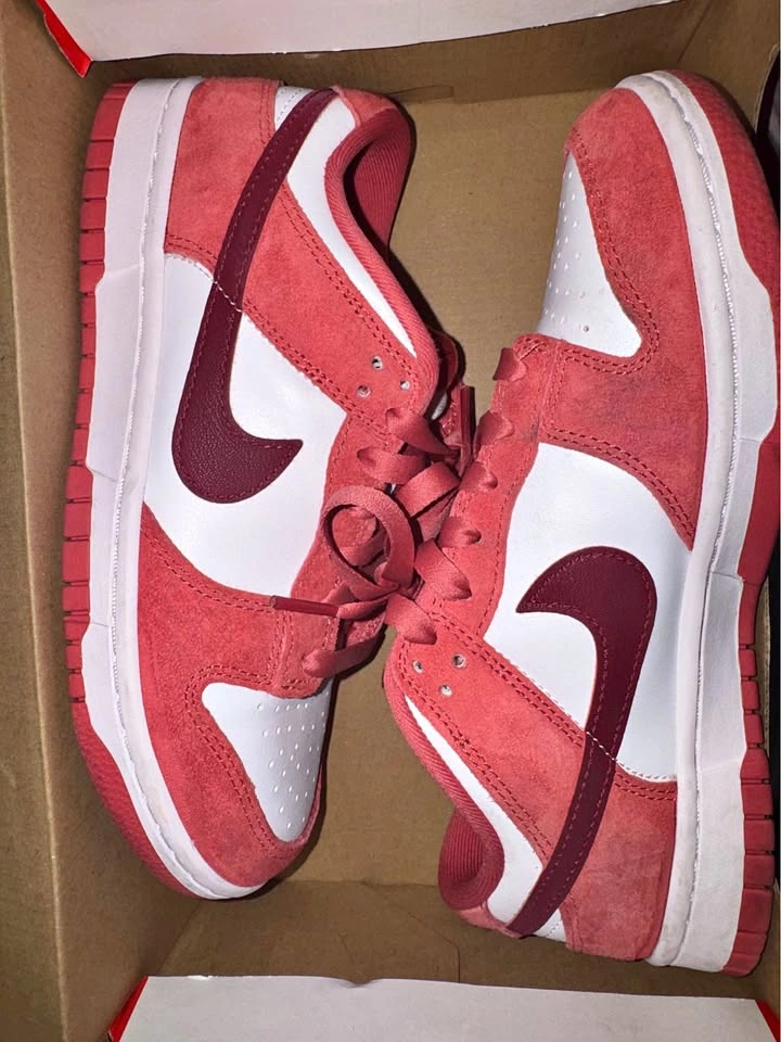 Nike Dunks Low VDay 2024