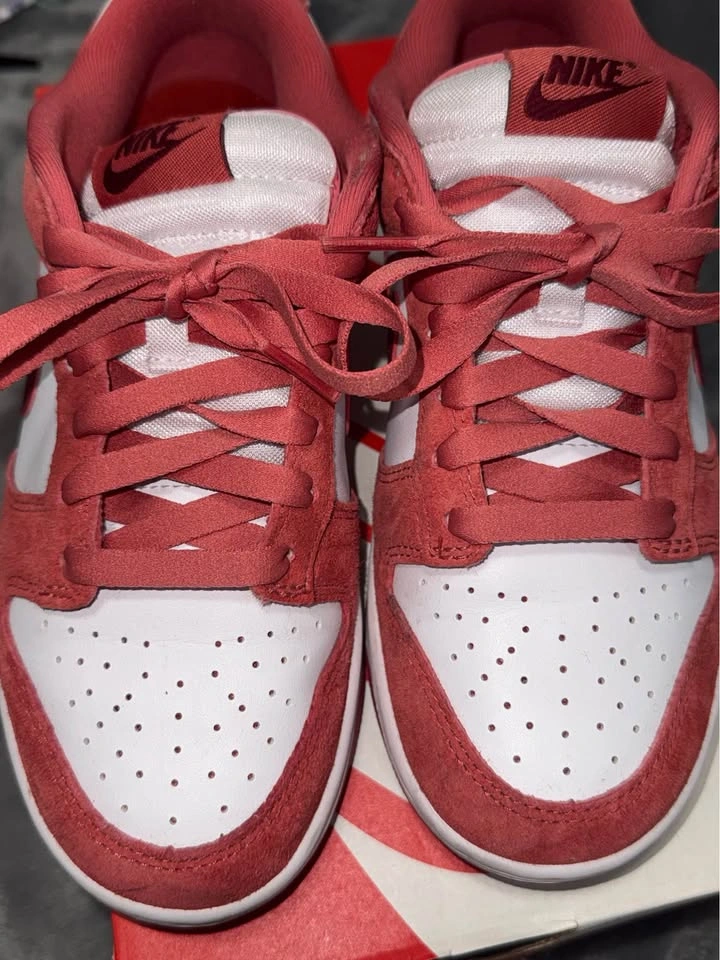 Nike Dunks Low VDay 2024 - photo 2
