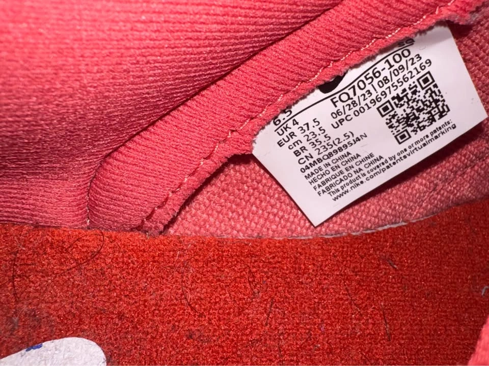 Nike Dunks Low VDay 2024 - photo 3