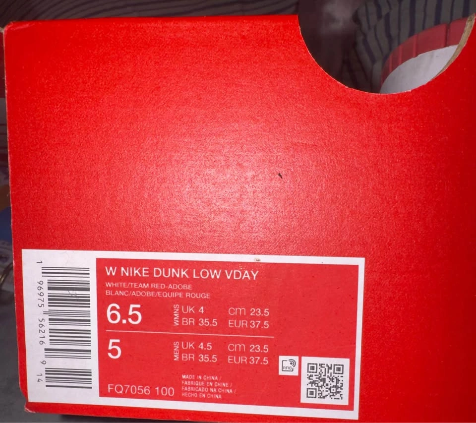 Nike Dunks Low VDay 2024 - photo 5