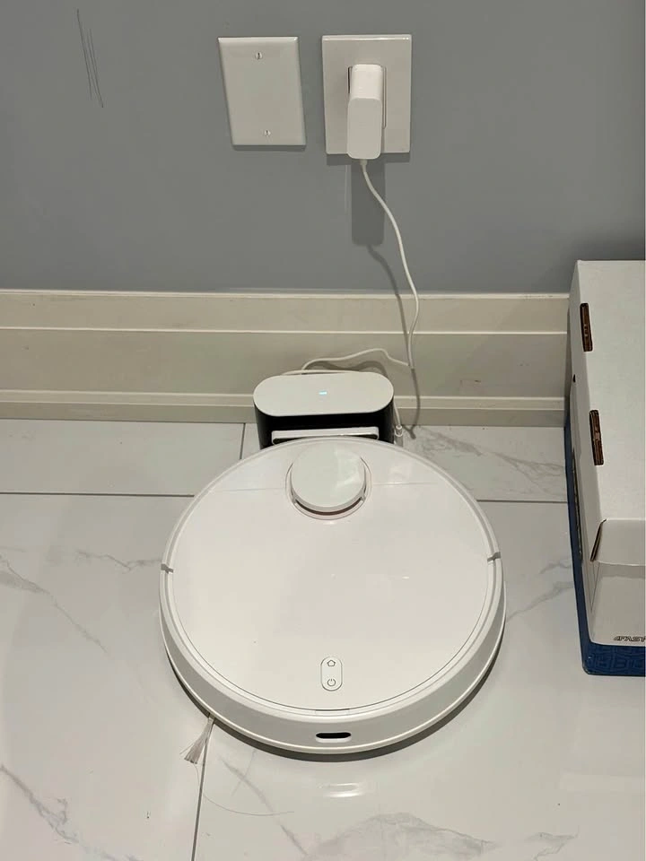 Robot Vacuum and Floor Cleaning Mop