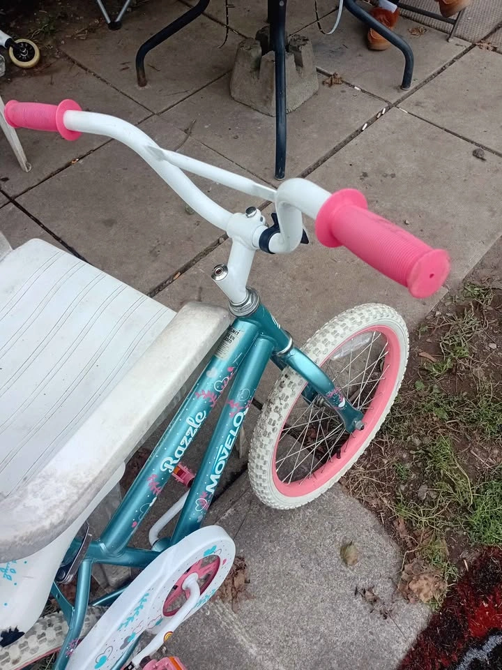 Razzle Girls kids bike 18 inch - photo 3