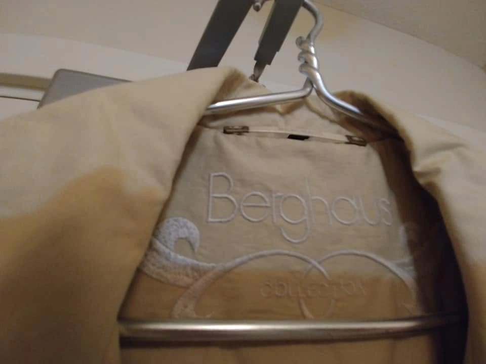 Beige trench coat - photo 3