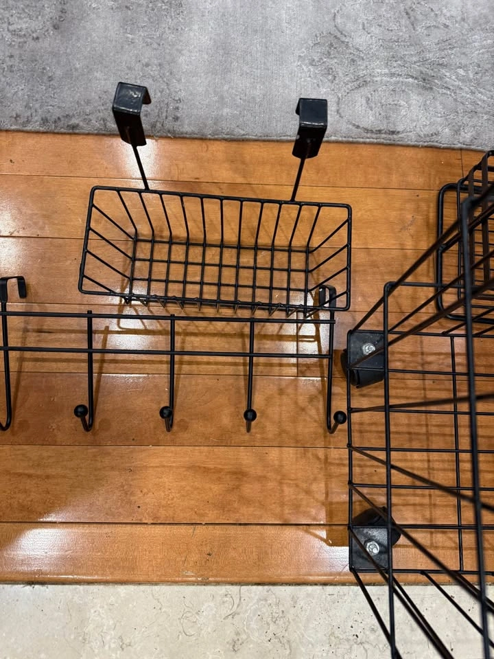 Black Wire Laundry Basket and Over-the-Door Organizers - photo 2