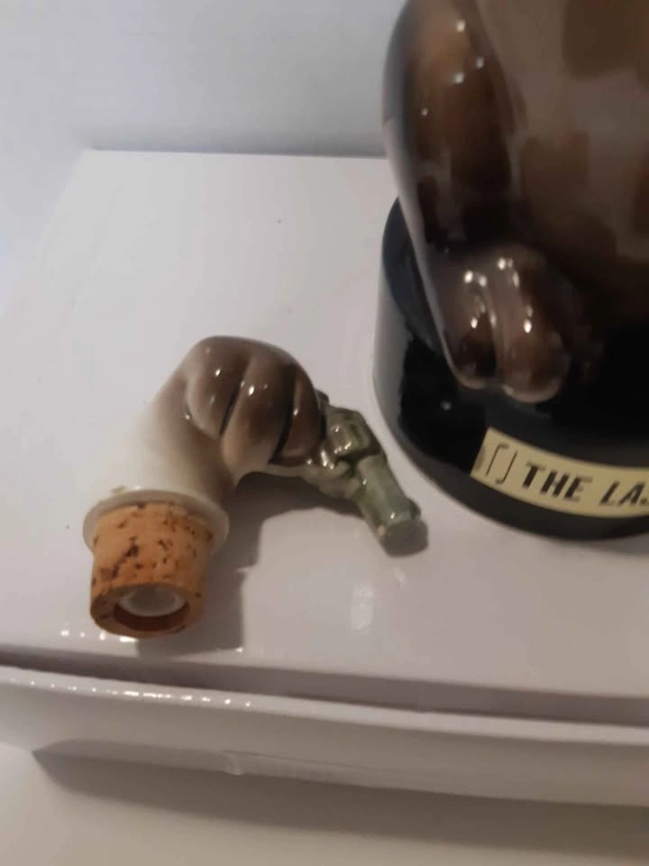 Vintage 1970's 'The Last Shot' Musical Ceramic Hound Dog Decante - photo 5