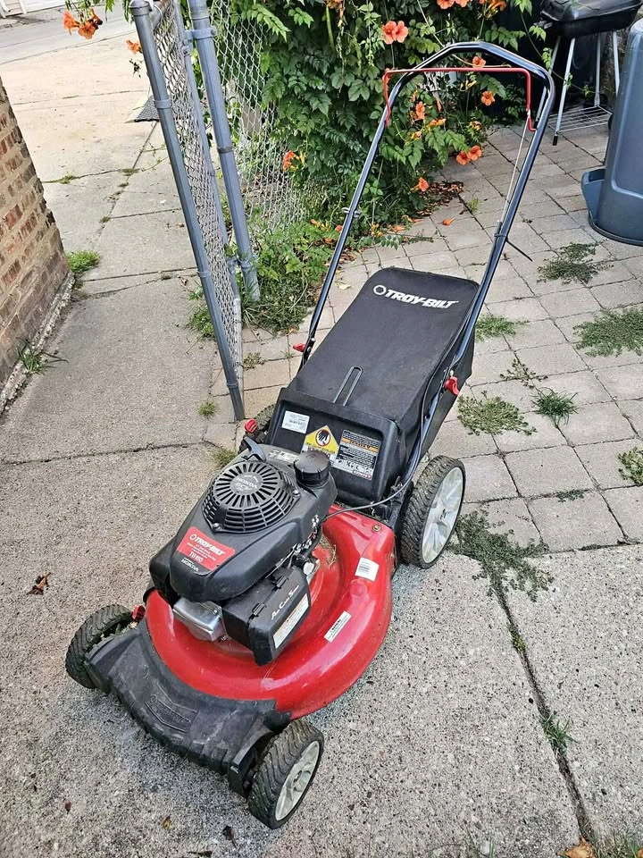 Honda lawnmower - cash only