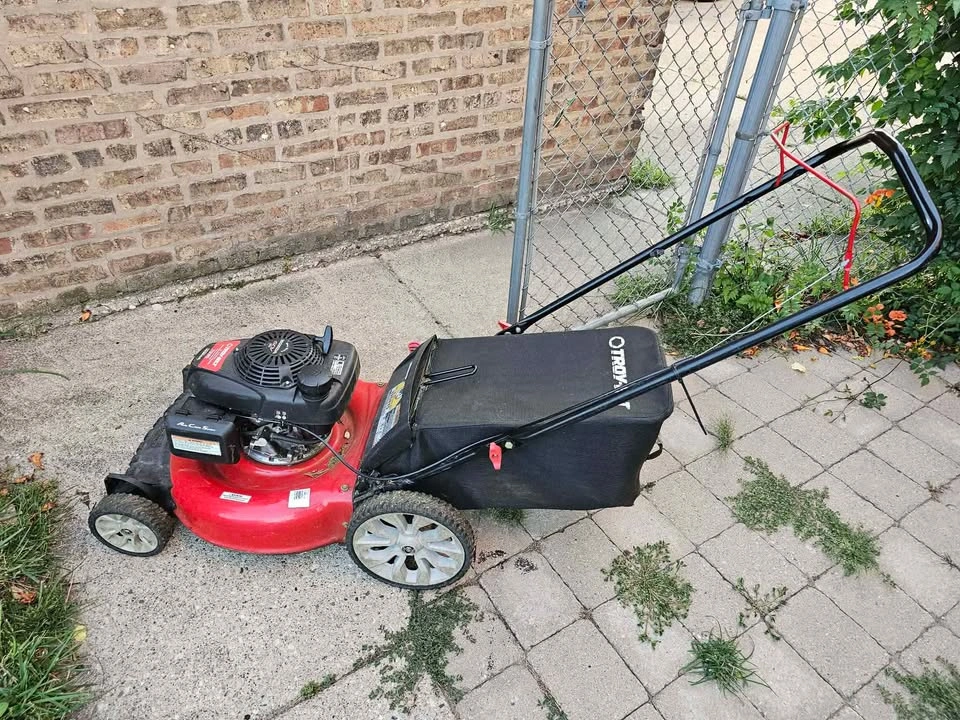 Honda lawnmower - cash only - photo 3