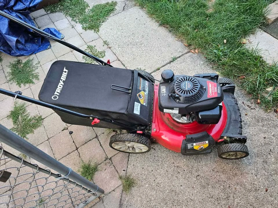 Honda lawnmower - cash only - photo 4