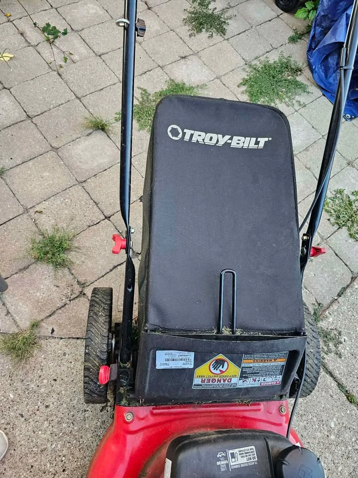 Honda lawnmower - cash only - photo 5
