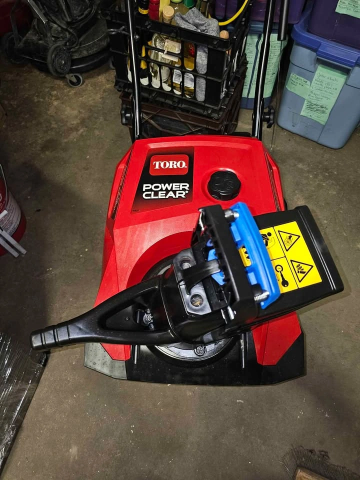 Toro snowblower cash only - photo 2