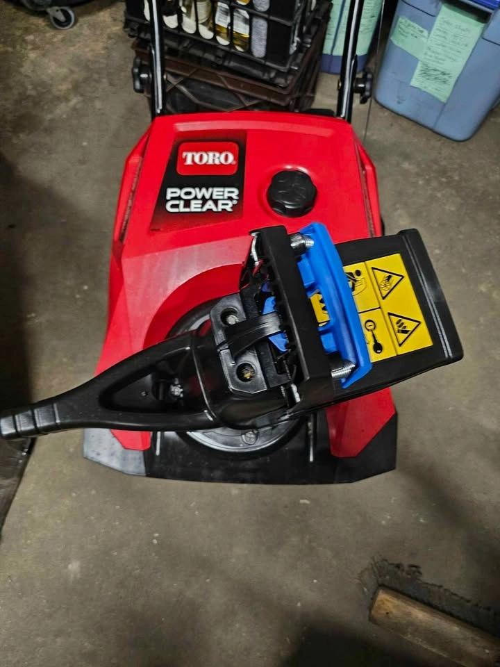Toro snowblower cash only - photo 4