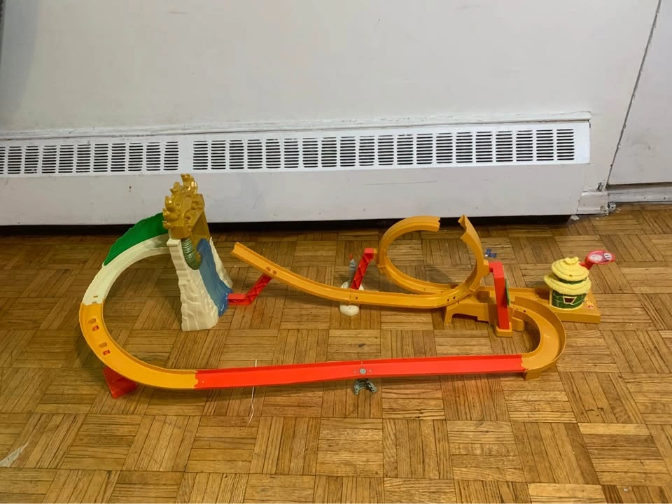 Hot Wheels Mario Kart Jungle Kingdom Playset - photo 3