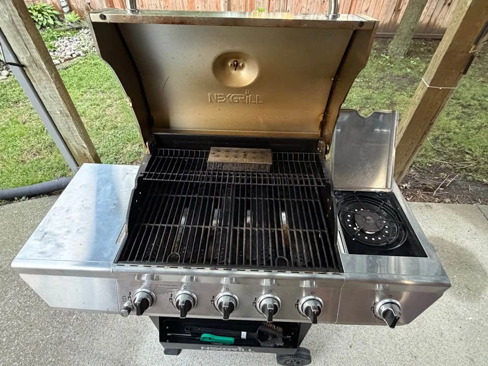 Nexgrill 5-Burner Propane BBQ + Tank & Cover - photo 5