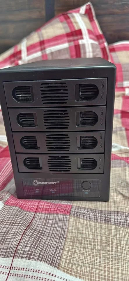 4-Bay USB External Hard Drive Enclosure / HDD Storage Station